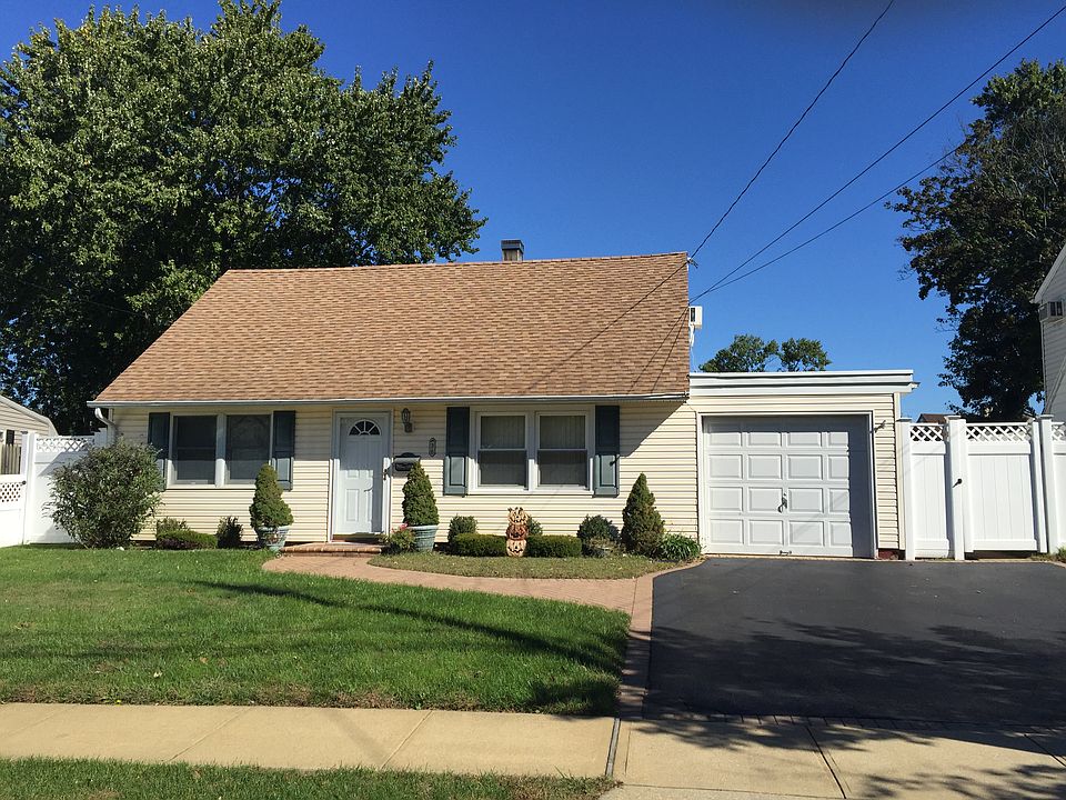 1st image of 36 Carlton Dr
