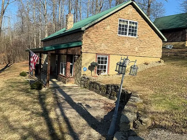 393 Dickens Rd, Oak Hill, OH 45656