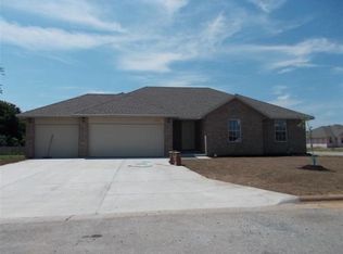 5536 W Bayberry Dr, Springfield, MO 65802