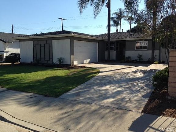 2nd image of 813 Via La Cienega