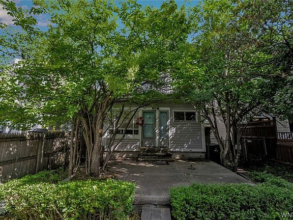 3rd image of 34 Saint James Pl
