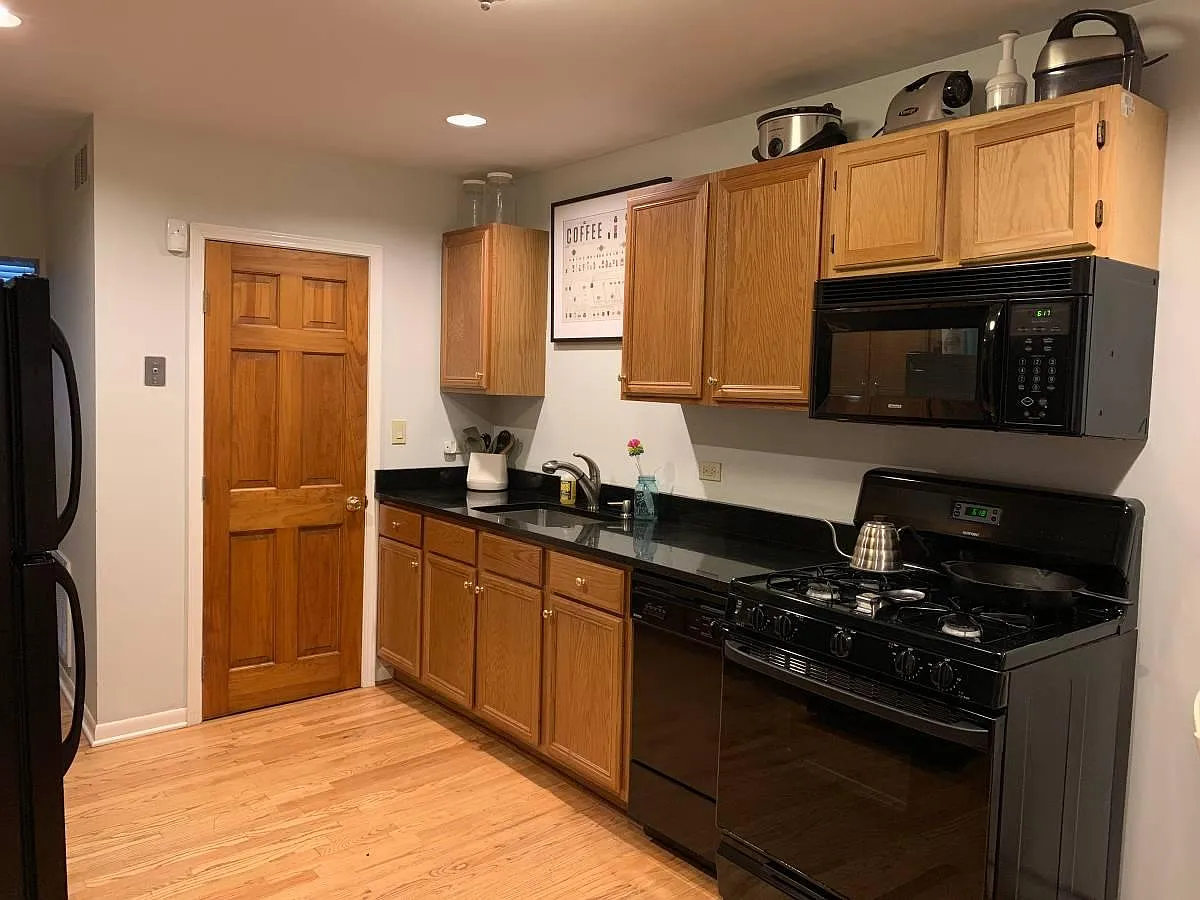 2 bed, 850 sqft, $1,950 — Photo 2
