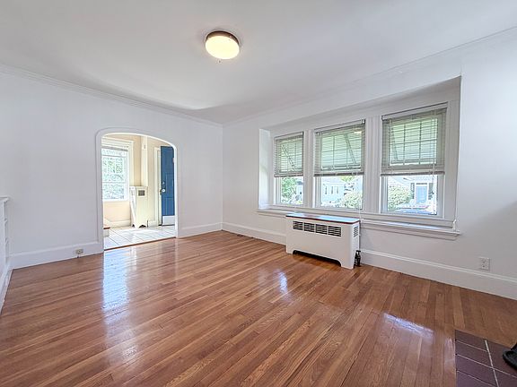 5th image of 70 Hume Ave