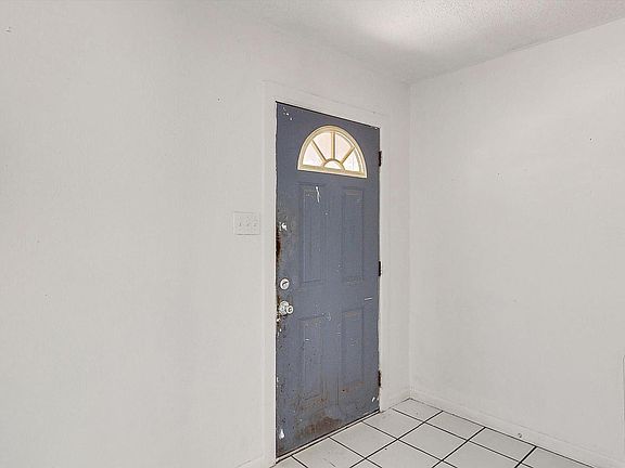 3rd image of 6105 Calle Ocho NW