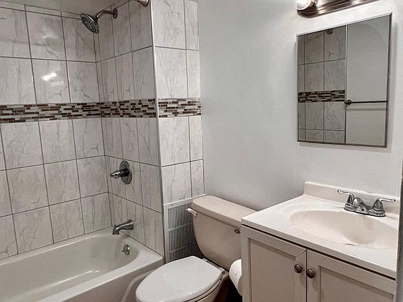 5th image of 4056 S Artesian Ave #G