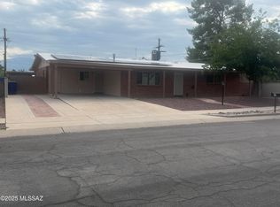 896 N Bedford Dr, Tucson, AZ 85710