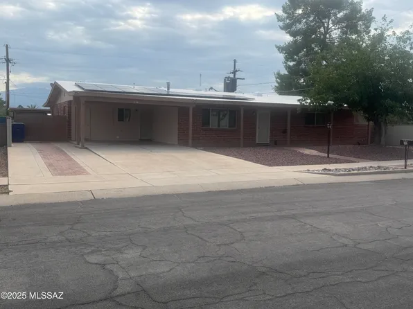 896 N Bedford Dr, Tucson, AZ 85710