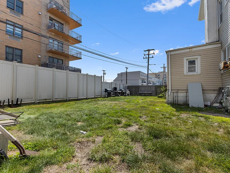 116 Riverside Blvd #1 — Photo 9