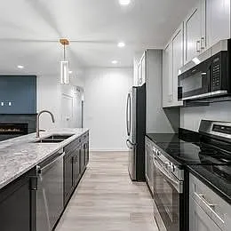 3 bed, 3.0 bath, 2150 sqft, $2,500 — Photo 4