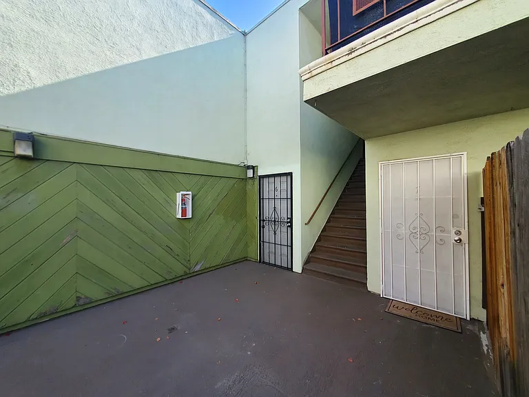 9070 Huntington Dr #6 — Photo 9