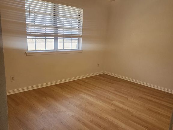 5th image of 713 Wyche Dr