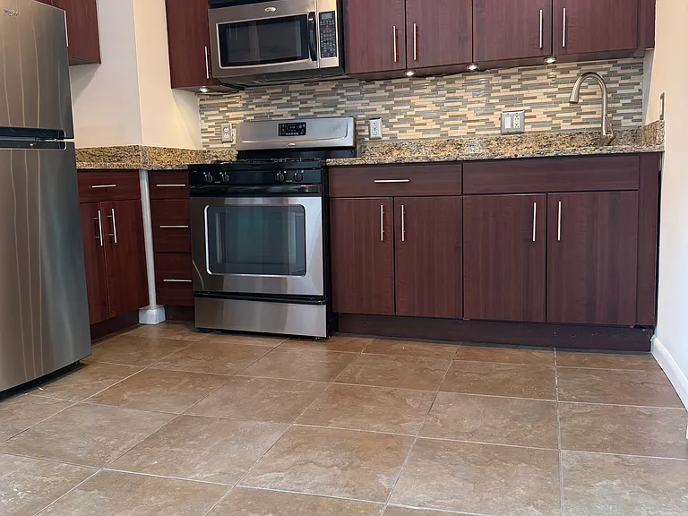 408 S Alder St — Photo 4