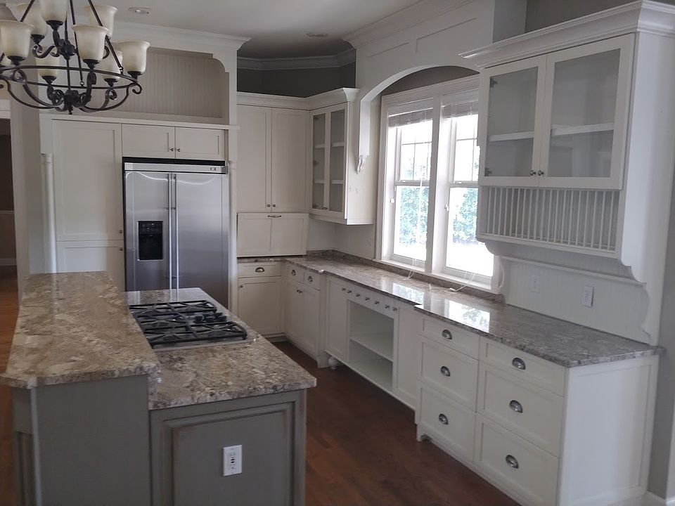1st image of 423 Arbor Cir