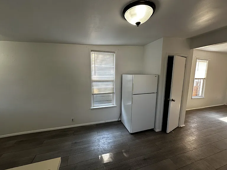 172 W Maple Ave #2 — Photo 12
