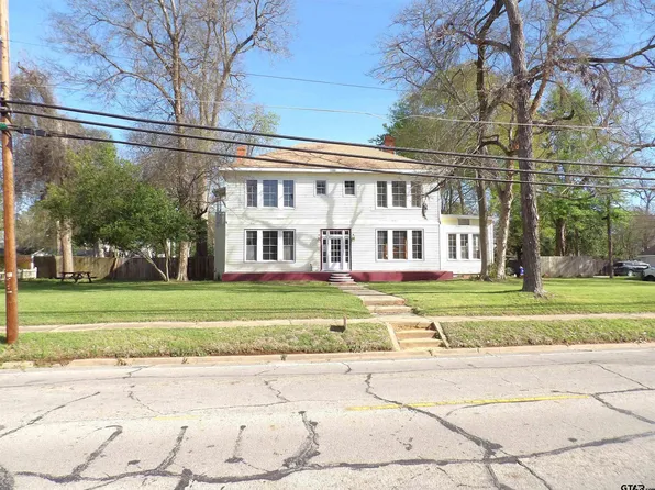 718 E Houston Ave, Crockett, TX 75835