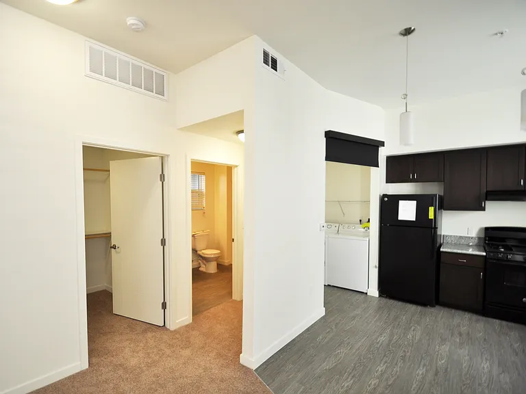 Bella Mare 6th street — Photo 13