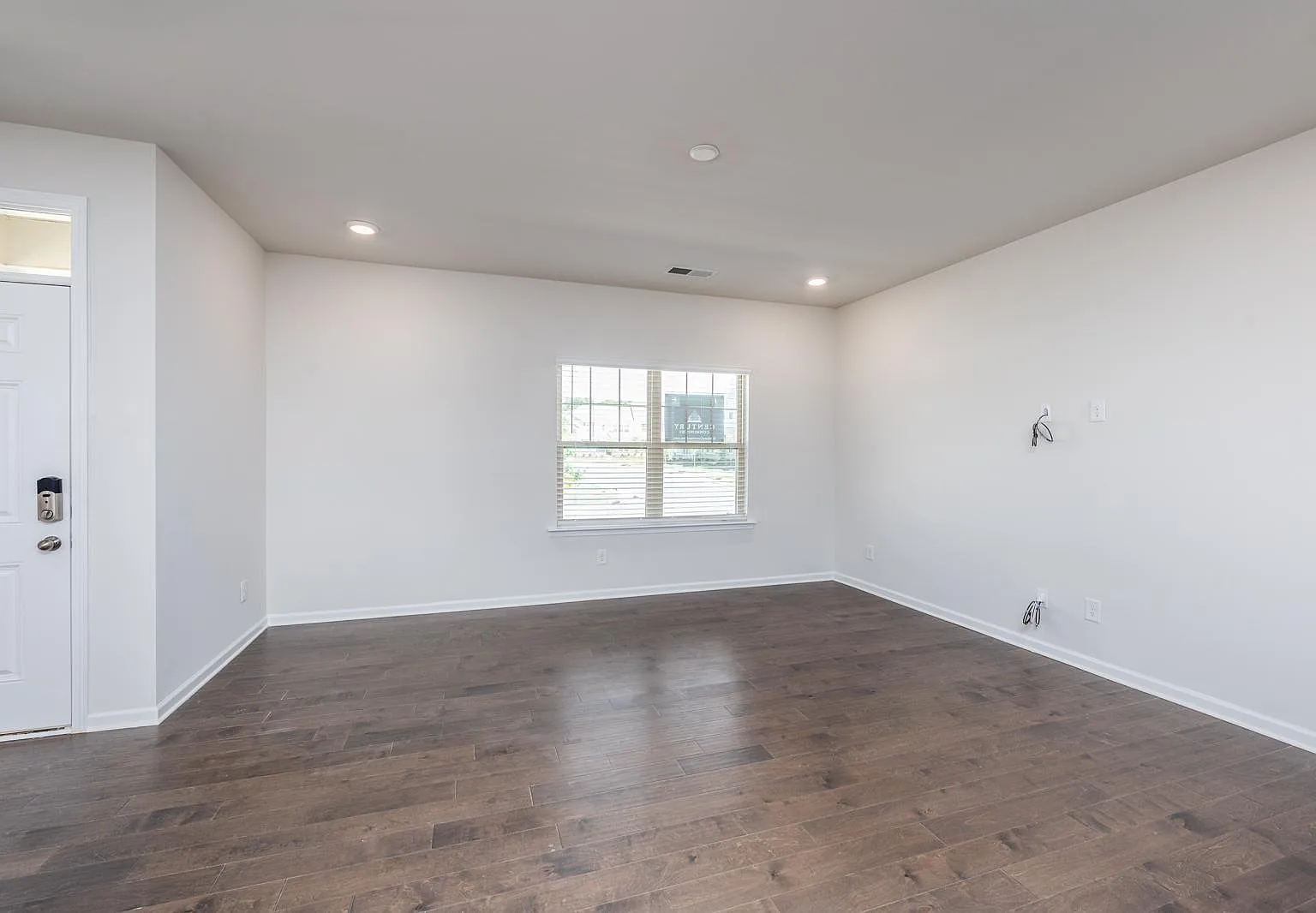 4 bed, 3.5 bath, 2267 sqft, $2,450 — Photo 2