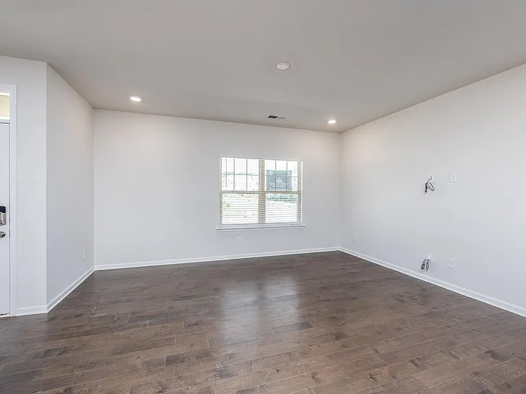 902 Sagecroft Ln — Photo 2