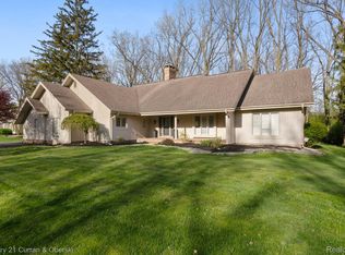 9030 Northampton Dr, Plymouth, MI 48170