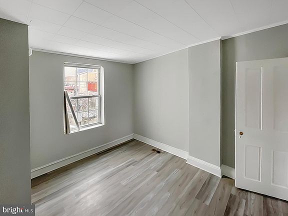 5th image of 160 McClellan St
