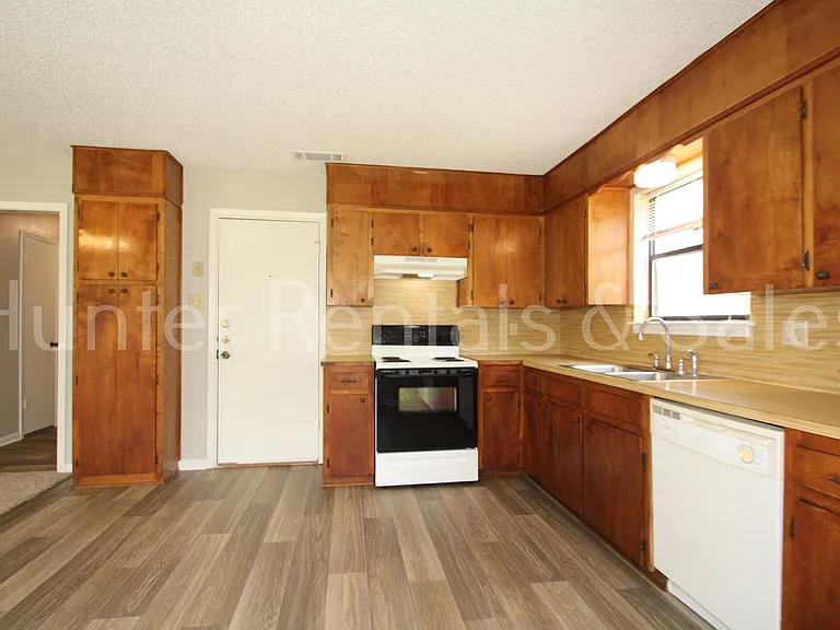 3801 Madison Dr — Photo 9