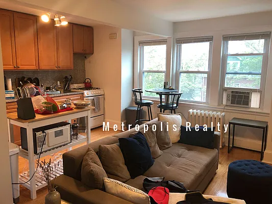 Rented by Metropolis International Realty Inc. | media 18
