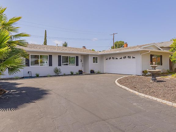 3rd image of 75 Maxine Ave