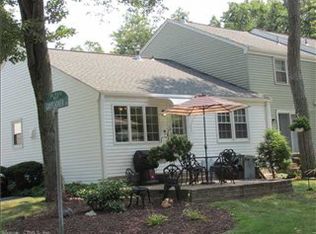 2 Gayfeather Ln, Glastonbury, CT 06033