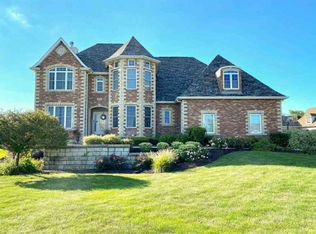 204 Sheehan Close, Poplar Grove, IL 61065