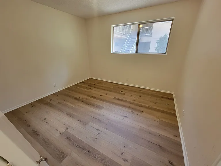 13530 Leadwell St #5 — Photo 8