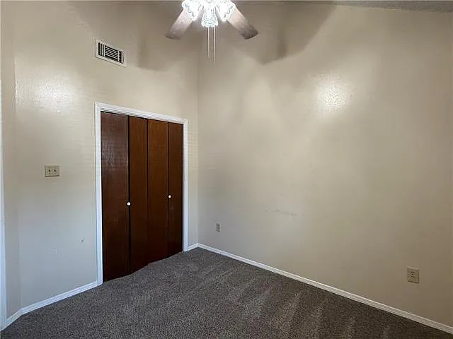 131 Kingspoint Blvd — Photo 16