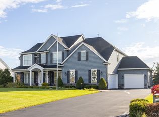 7337 Paddock Ridge Rd, North Tonawanda, NY 14120