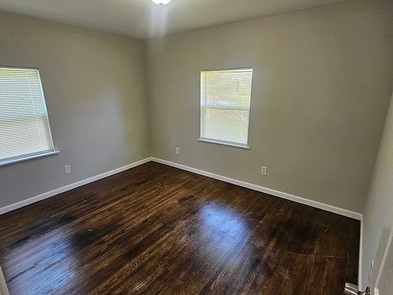 420 Macdougall Dr — Photo 6