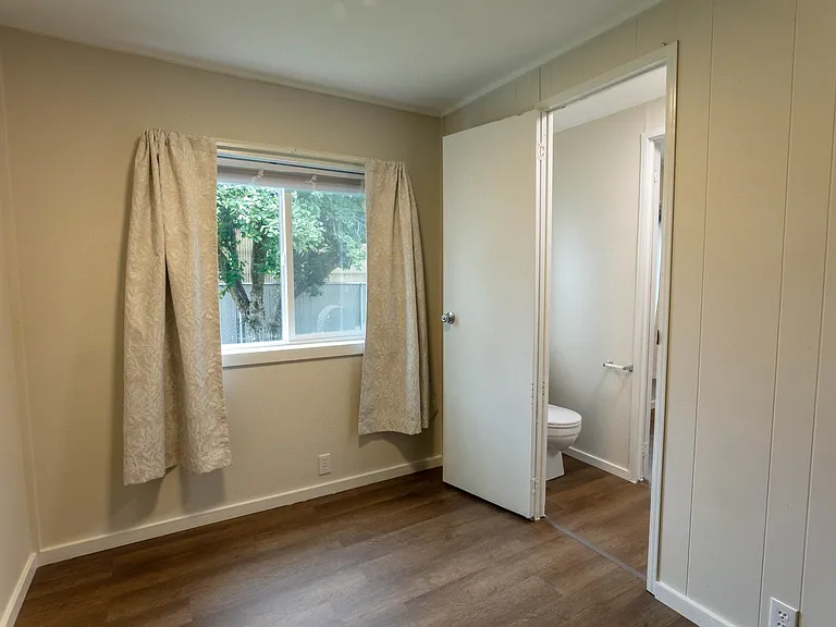 2907 N Howard St — Photo 9