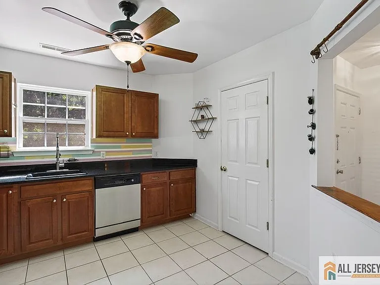 1111 Morning Glory Dr — Photo 8