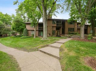 2589 Sumac Rdg, White Bear Lake, MN 55110