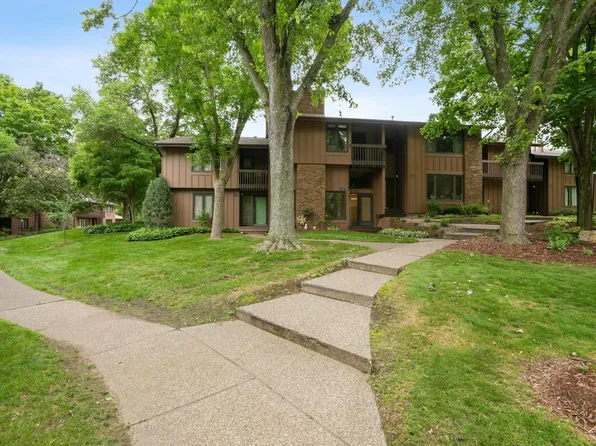 2589 Sumac Rdg, White Bear Lake, MN 55110