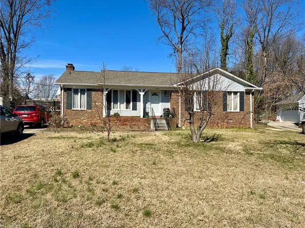 4418 Chateau Dr, Greensboro, NC 27407