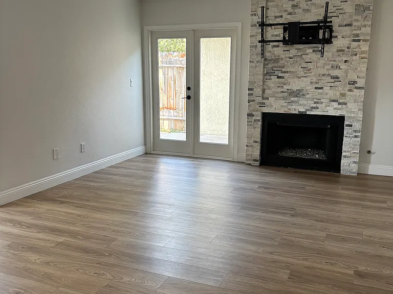 3501 Bernard St #11B — Photo 23