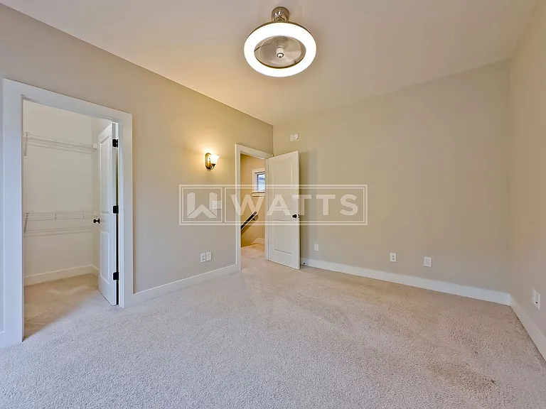 216 Hawthorn St — Photo 23