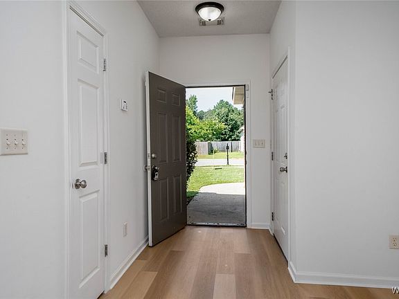 4th image of 7049 Shadesbrook Dr