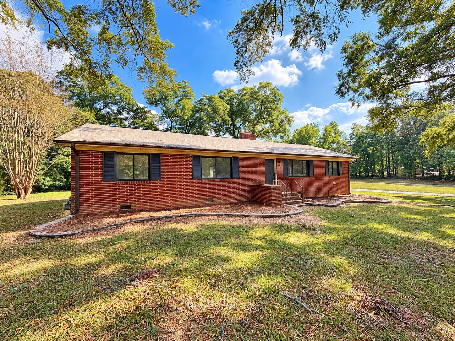 3 bed, 1464 sqft, $2,000 — Photo 2