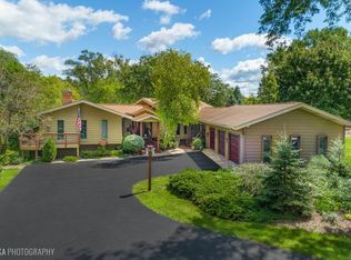 500 Marian Ct, Tower Lakes, IL 60010