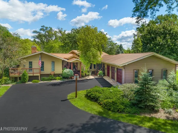 500 Marian Ct, Tower Lakes, IL 60010