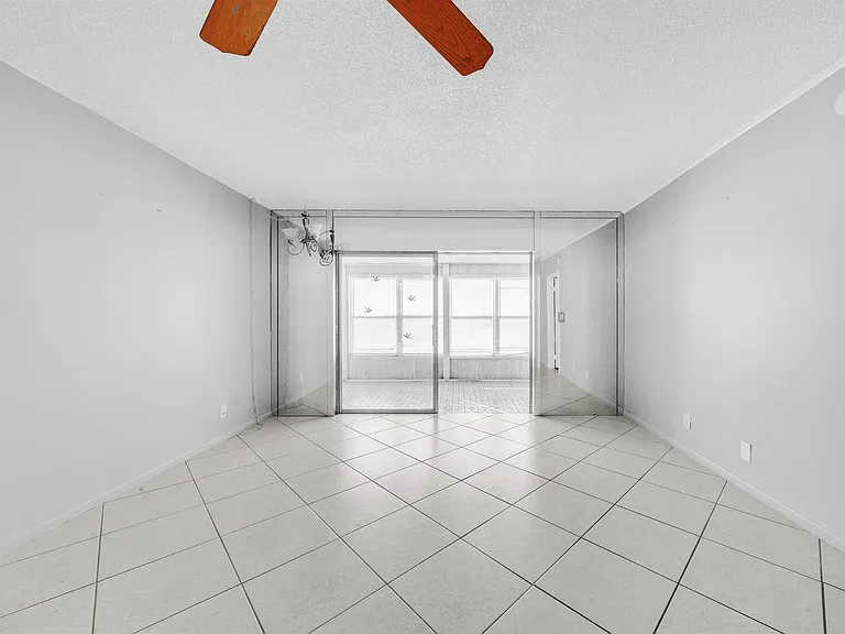 1035 Country Club Dr #407 — Photo 8