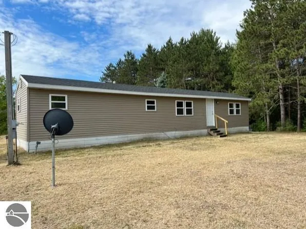 10305 W Jackson Rd, Riverdale, MI 48877