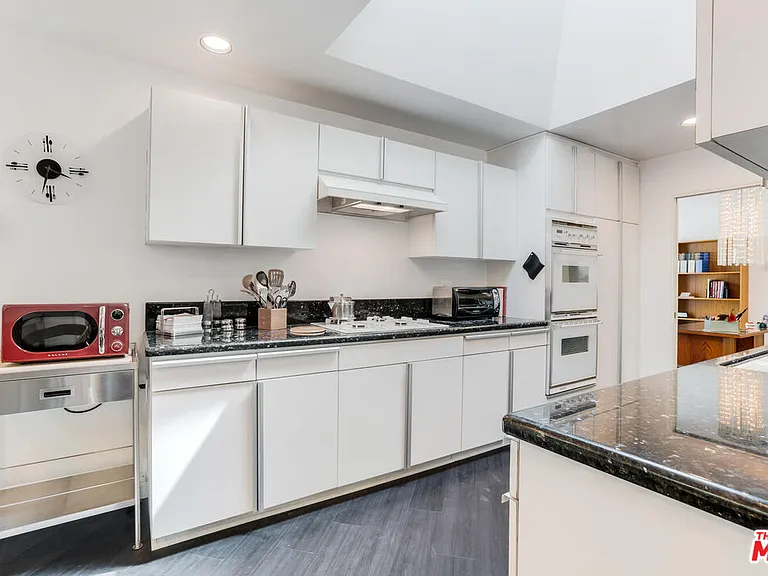 22705 Crespi St — Photo 14