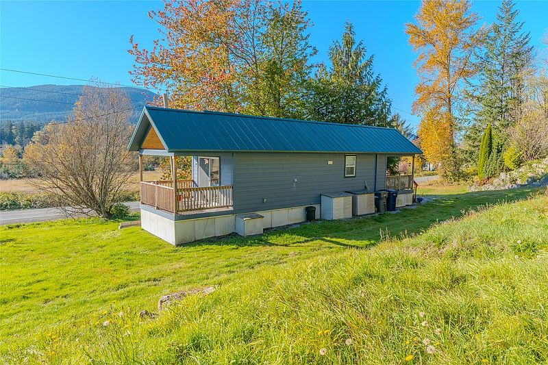 2nd image of 1133 Old Highway 99 North Road