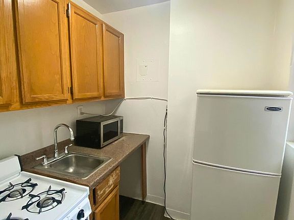 5th image of 1111 Arlington Blvd W #335