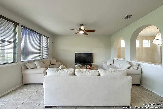4202 Woodbridge Way — Photo 5